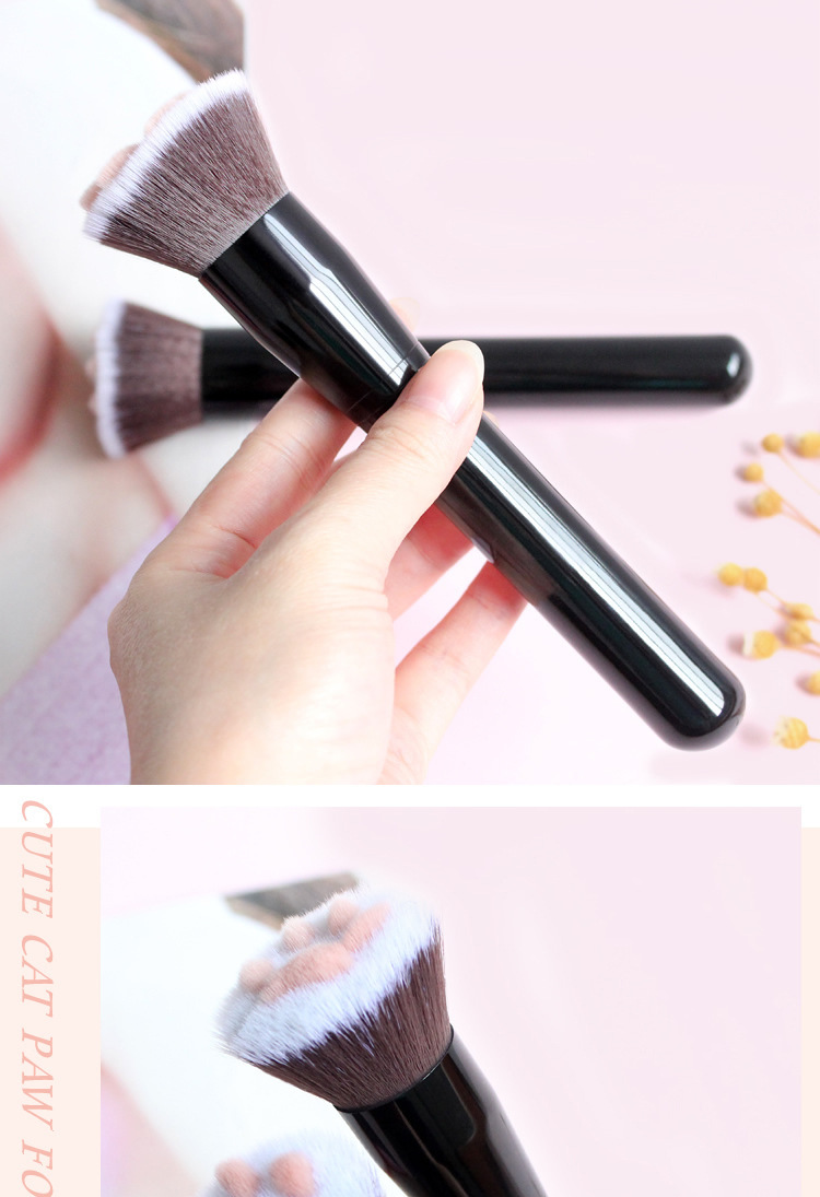 Cat Claw Makeup Brush 1