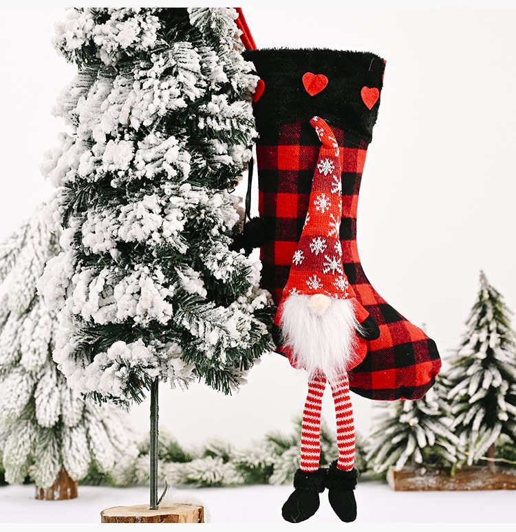 Haobei Christmas Supplies Red Love Fluff Hanging Leg Plaid Christmas Stockings Creative Decorative Socks Gift Socks For The Elderly display picture 7