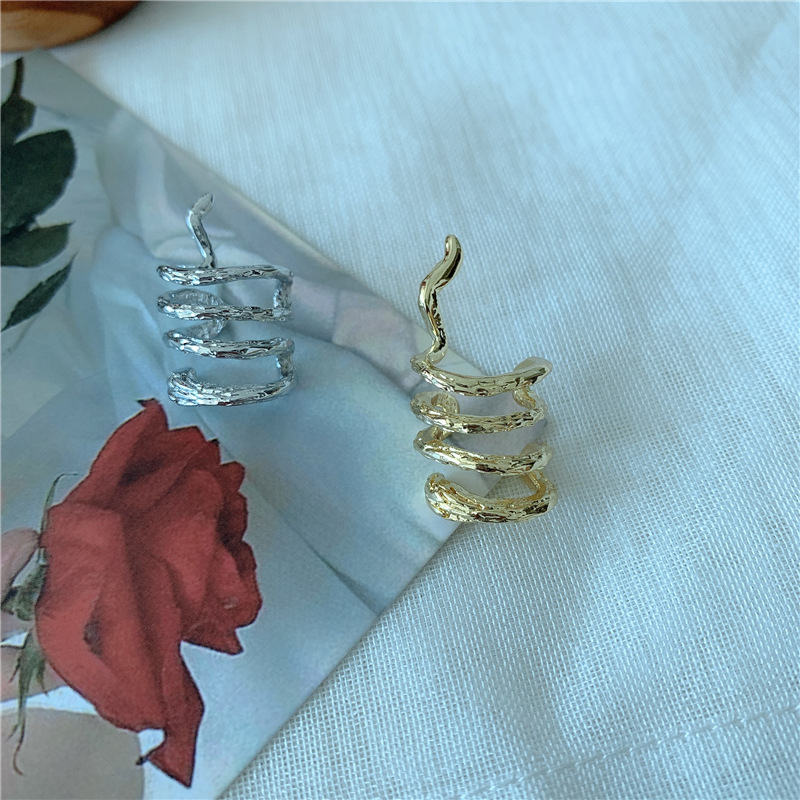 Korea Earrings Exaggeration No Pierced Ear Bone Clip Serpentine Single Metal Earring Wholesale Nihaojewelry display picture 3