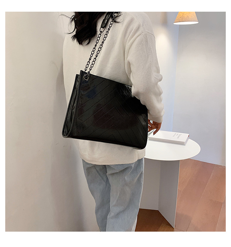 Einfache Neue Trendige Modekette Schulter Wilde Kleine Quadratische Tasche Mit Großer Kapazität Für Frauen display picture 5