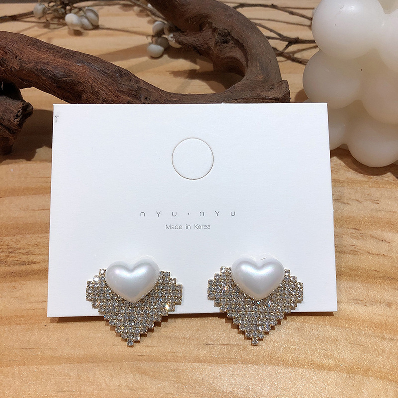 Heart-shaped Diamond Earrings display picture 1