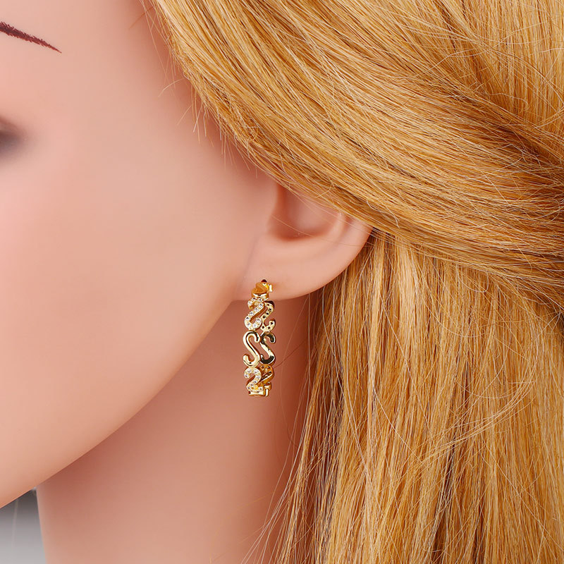 Simple C-shaped Diamond Earrings display picture 8