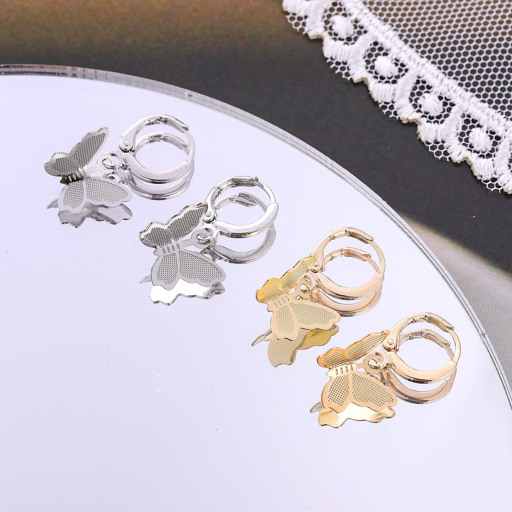 Cruz-frontera nuevos pendientes de mariposa accesorios personalidad de la moda europea y americana exagerada hueco mariposa pendientes gancho de La Oreja femenina