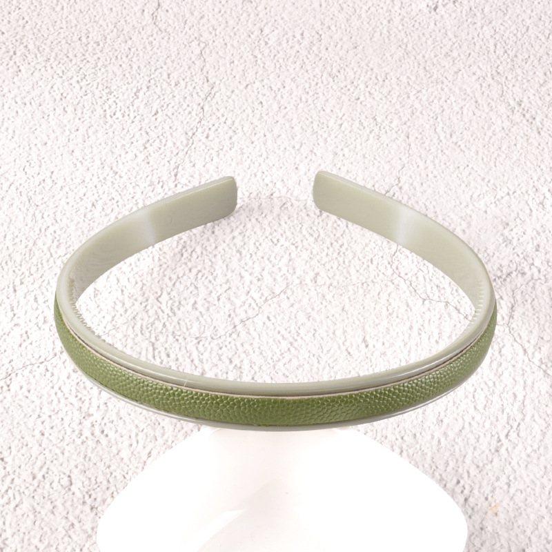 Simple Leather Plastic Headband display picture 9