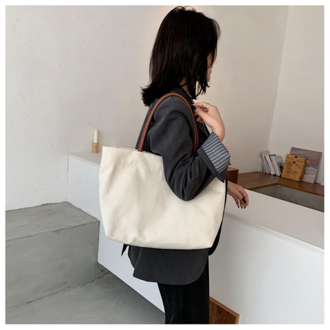 New Large-capacity Women's New Trendy Fashion All-match Shoulder Portable Tote Bag display picture 16