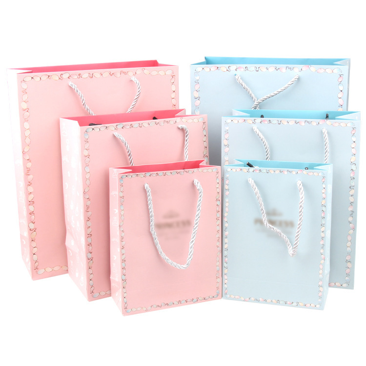 Nueva bolsa de regalo bolsa de papel al por mayor Príncipe y princesa bolsa de regalo bebé retorno festivo bolsa de papel ventas directas de fábrica