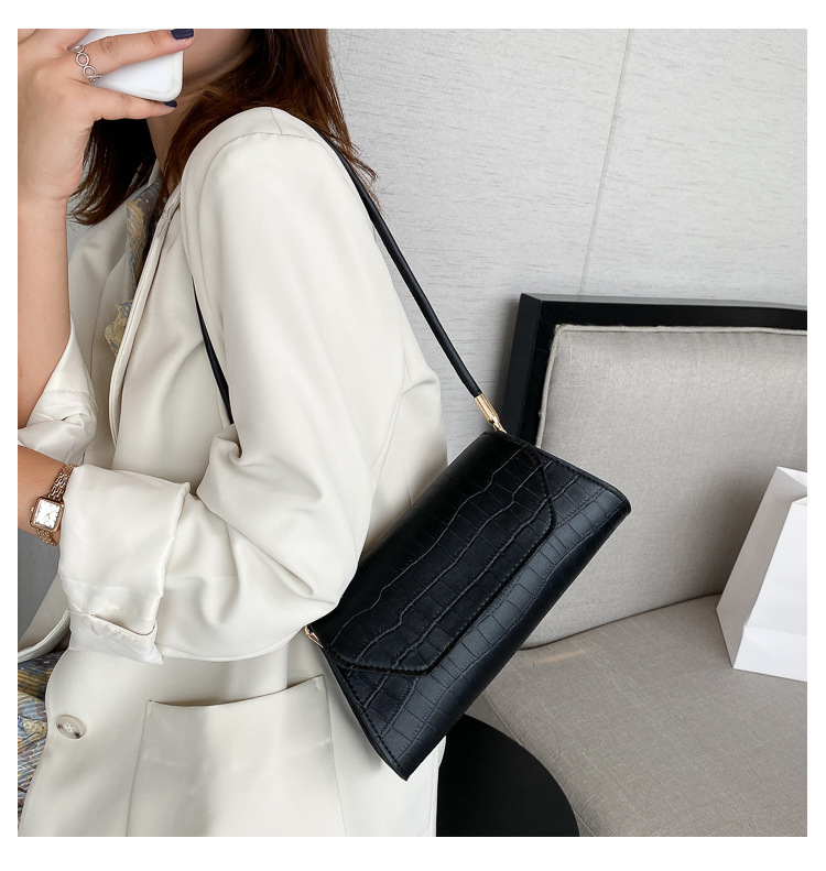 Women's Medium Pu Leather Solid Color Streetwear Square Magnetic Buckle Shoulder Bag display picture 12