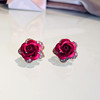 Fashionable retro elegant earrings, simple and elegant design, flowered