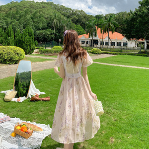 复古宫廷仙女长裙2020新款夏方领a字蕾丝拼接显瘦油画法式连衣裙