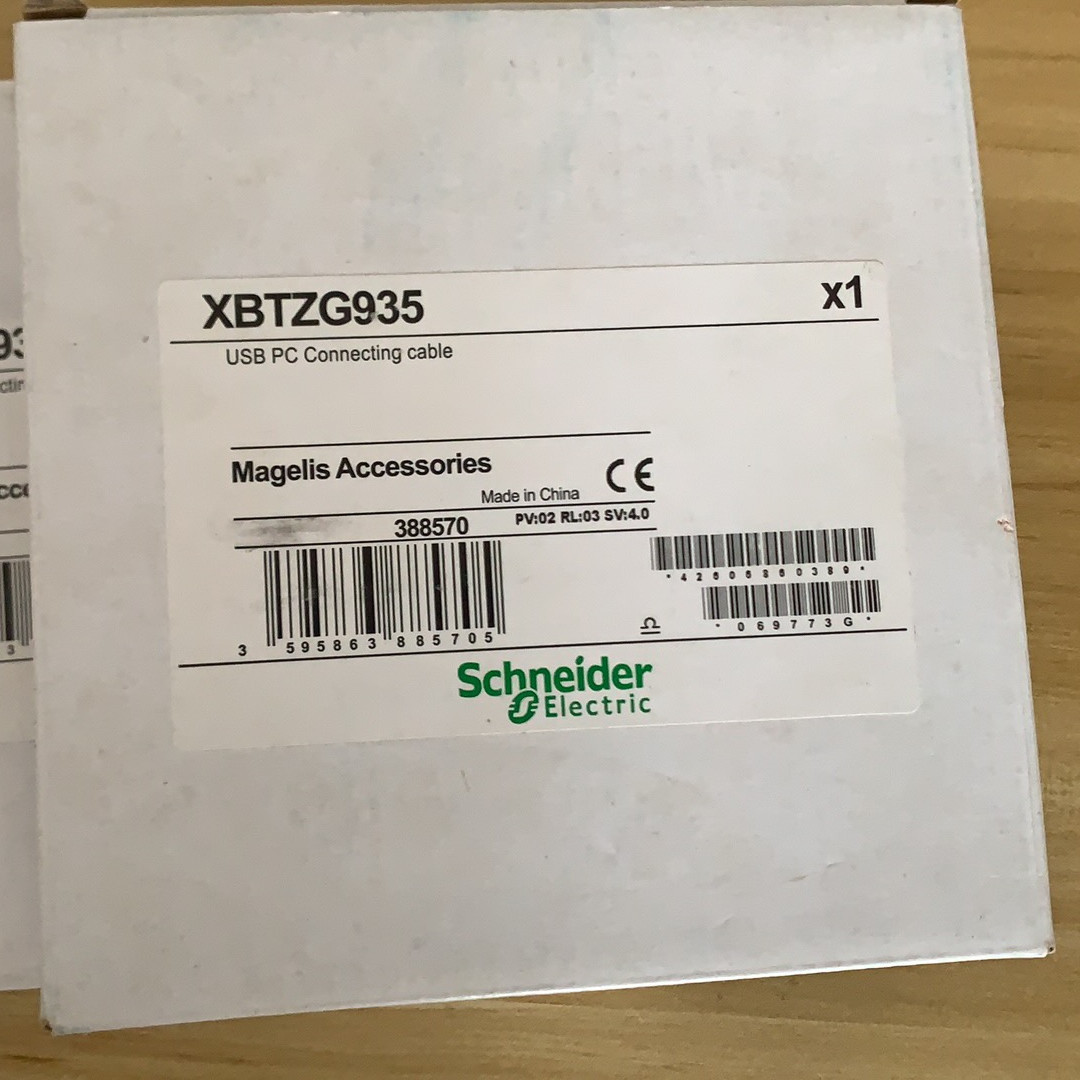 法国好价格原厂全新势触摸屏附件XBTZG935  XBTZGCO3/HMIZMDIO