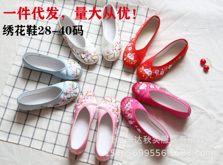 Обувь с вышивкой Обувь из говядины Old Beijing Тканевая обувь Весна и осень Новые женские одиночные туфли Обувь в этническом стиле Квадратная Спортивная танцевальная обувь