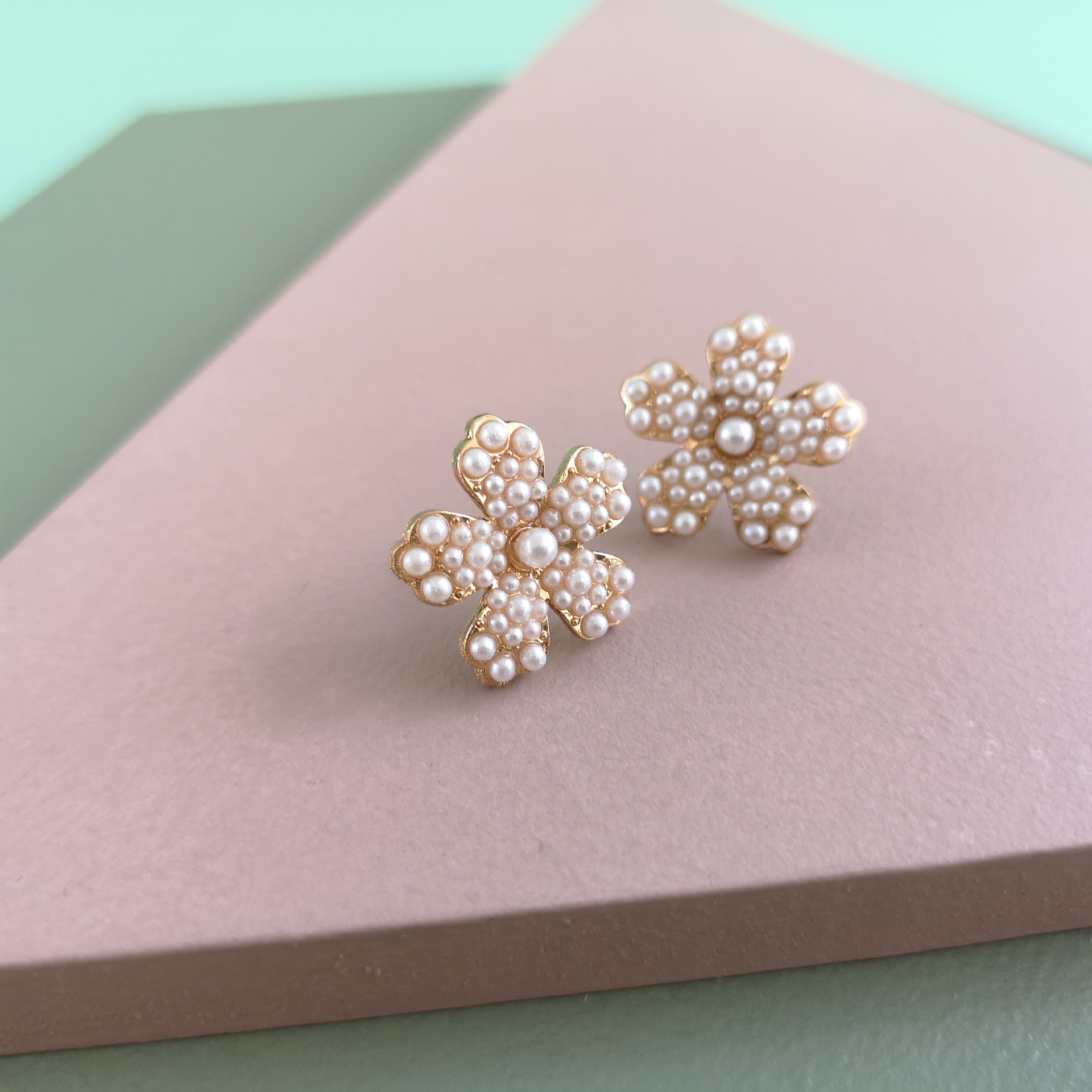 New Fashion Flowers Simple Diamond Earrings For Women Wholesale display picture 6