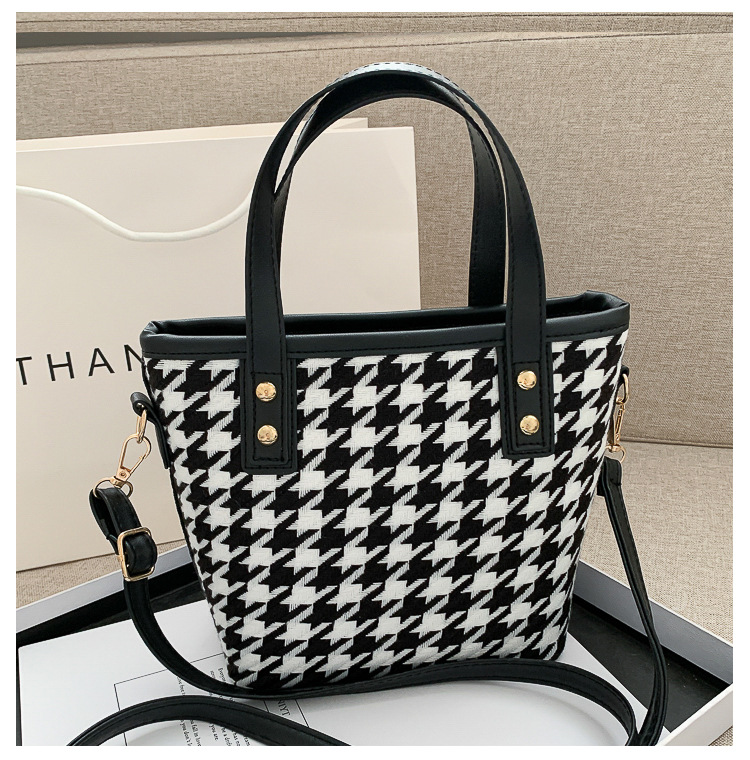 New Large Capacity Woolen Chain Shoulder New Fashion All-match Messenger Tote Bag display picture 38