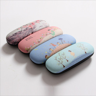 Factory wholesale fashion new myopia glasses case small fresh leather iron student myopia glasses case