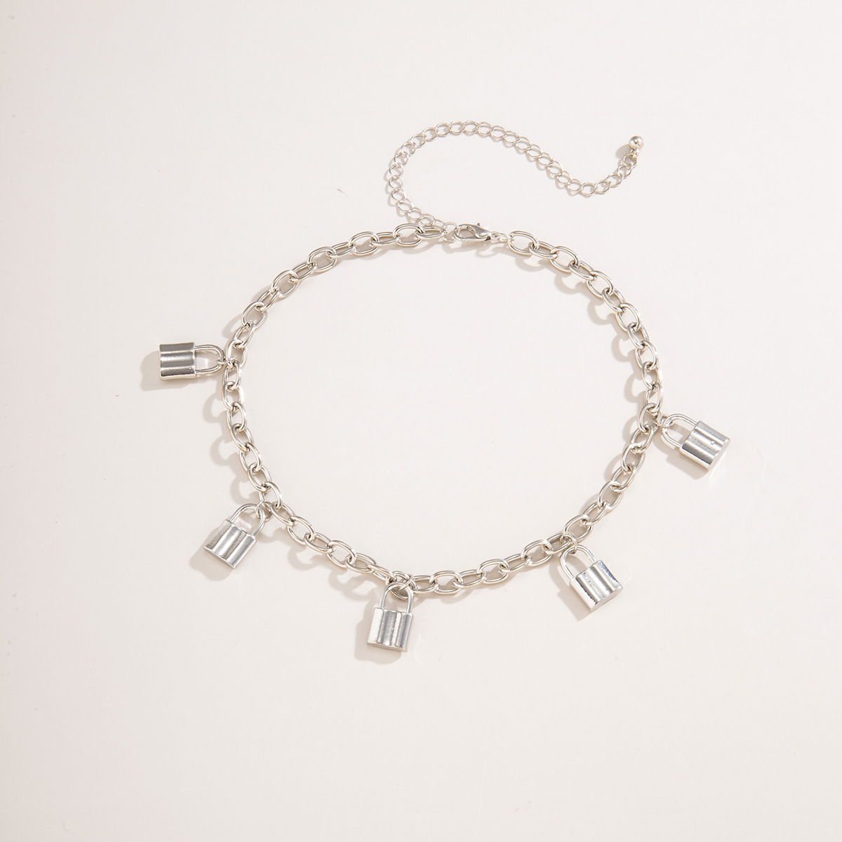 Mode Einfache Retro-legierung Lock-förmige Anhänger Schlüsselbein Halskette display picture 11