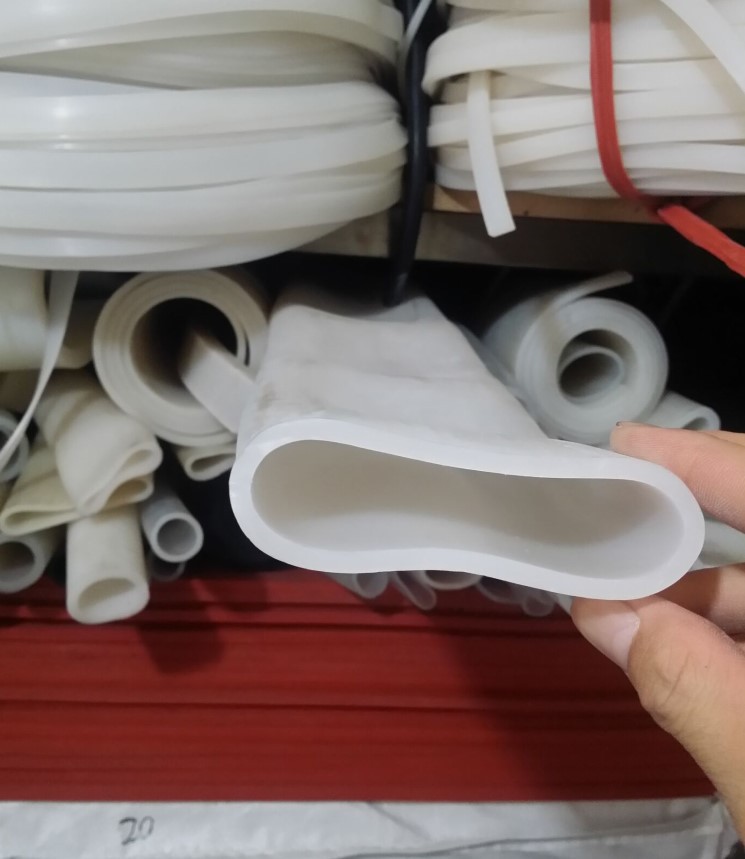 厂家定做定做硅胶管内径76毫米外径86毫米  20米