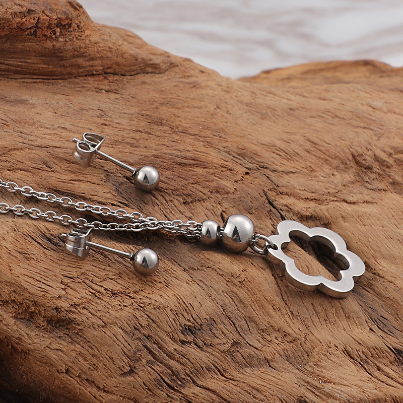 Korean style simple hollow small flower necklace set wholesale