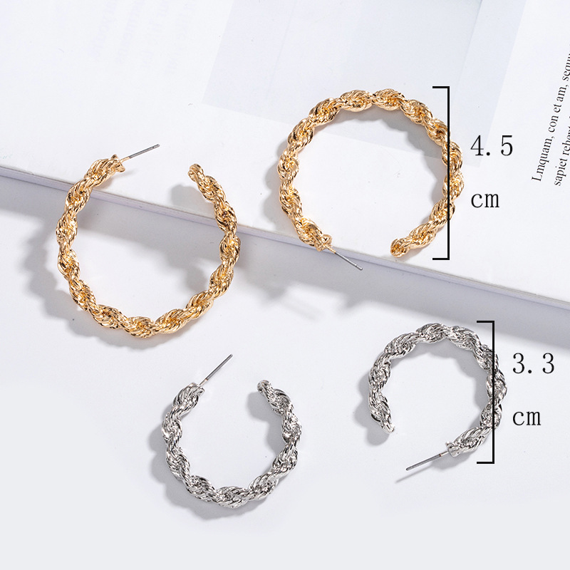 Retro Exaggerated Design Irregular Chain Fold Fashionable Circle C-shaped Earrings Wholesale Nihaojewelry display picture 1