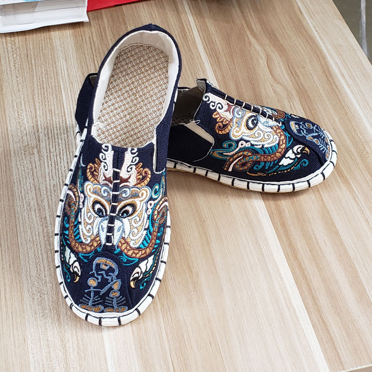 Men's Chinese kung fu shoes Owl traditional Chinese style embroidery shoes  for male breathable cotton and linen ancient style single shoes cloth sole