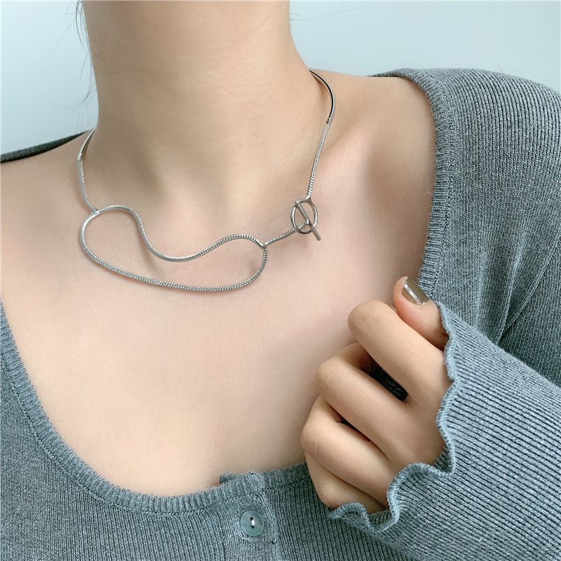 Metal Ot Buckle  Clavicle  Necklace display picture 4