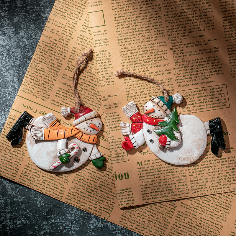 Retro muñeco de nieve colgante de resina decoración de árbol de Navidad ingeniería de color regalos de Navidad prop fotografía decoración pintada a mano