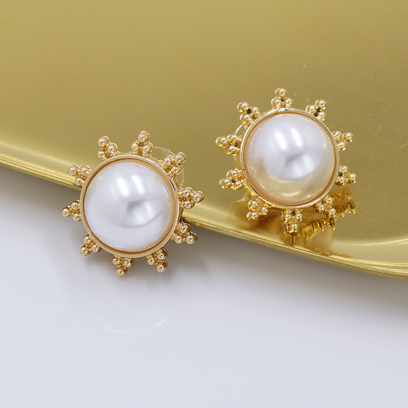 New Alloy Coin Earrings With Round Deer Head Pattern Earrings Wholesale display picture 5