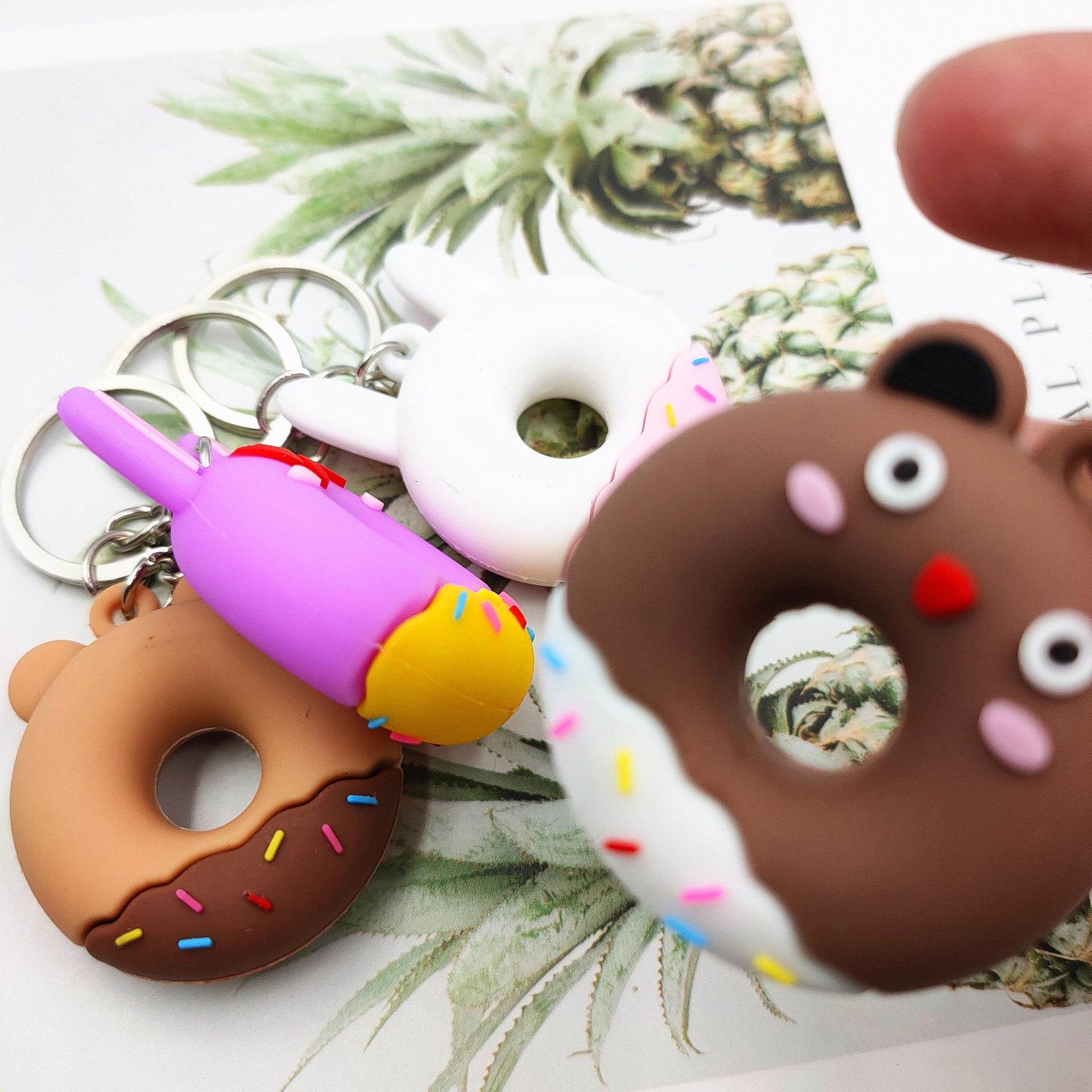 Nuevo PVC de dibujos animados goma suave donut llavero colgante bolsa accesorios creativo tienda alimentos pequeño regalo