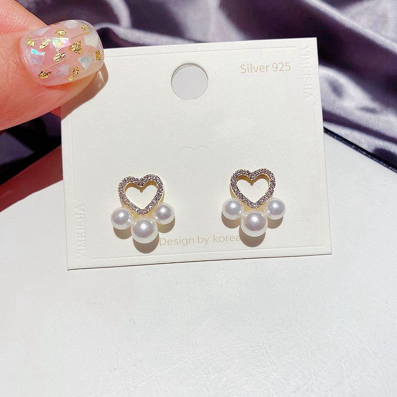 Fashion Pearl Zircon Micro-inlaid Heart-shaped Earrings display picture 6