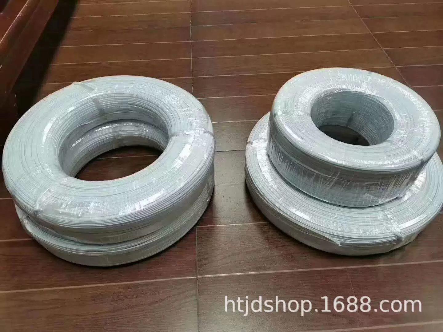 В наличии маска KN95 Cup, встроенная двухъядерная полоска для носа из полипропилена, одноразовая маска, одноядерная полоска для носа