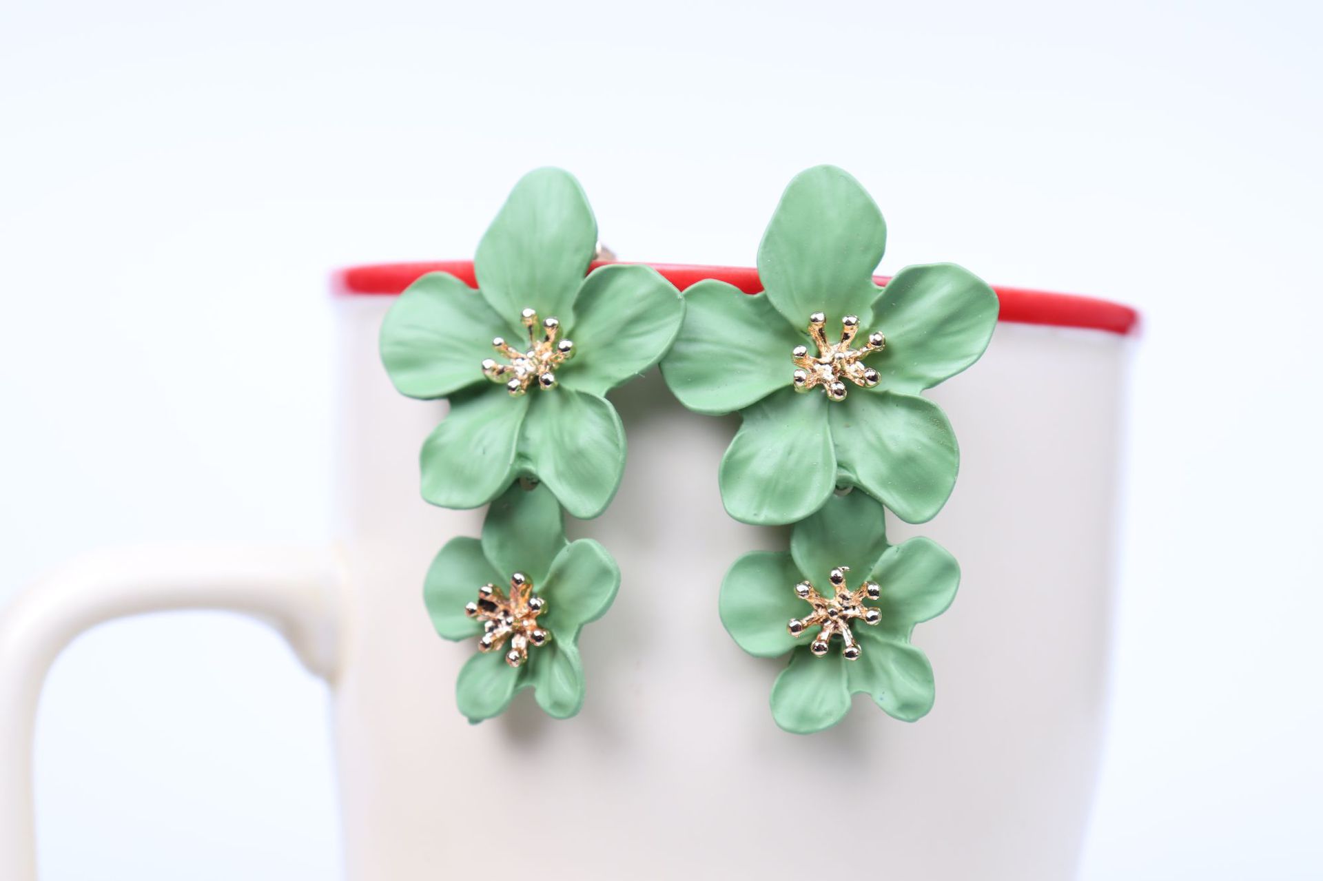 1 Pair Casual Simple Style Flower Stoving Varnish Alloy Drop Earrings display picture 9
