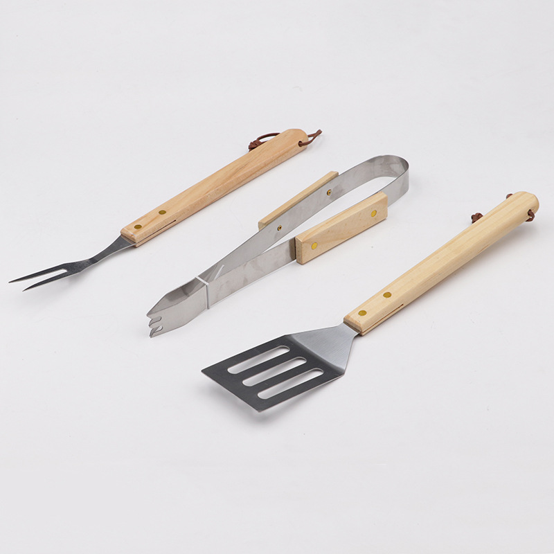 Directo de fábrica mango de madera de acero inoxidable de tres piezas herramientas de barbacoa utensilios de barbacoa tenedor pala clip de barbacoa traje de barbacoa