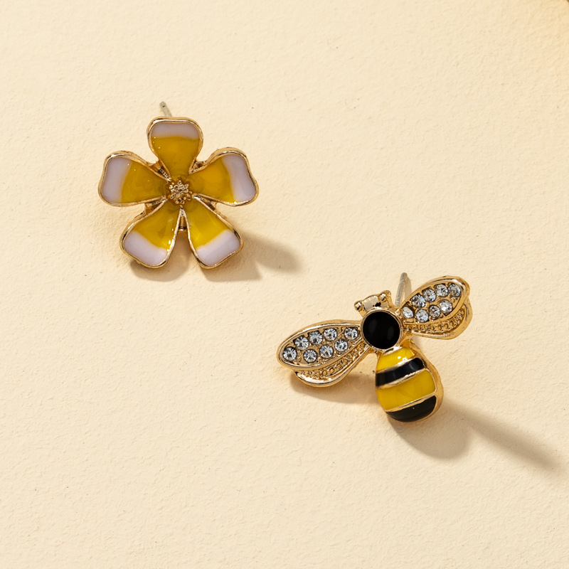 Creative Bee Flower Earrings display picture 3