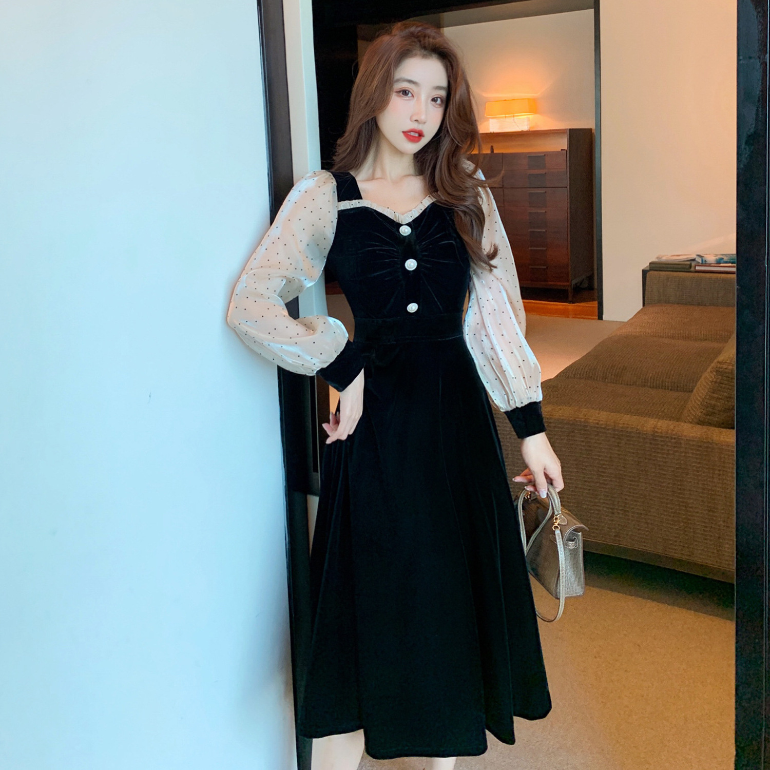 丝绒连衣裙秋冬季女装2021新款礼服时尚气质显瘦赫本风小黑裙长裙