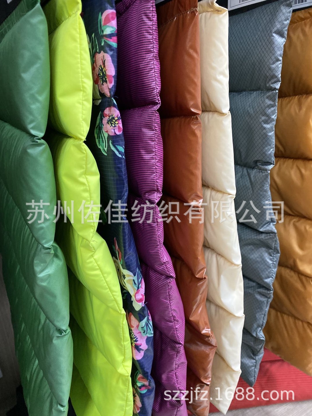 长期供应冲绒布 羽绒服 棉服 双层免缝通道布 双层免缝充绒布面料