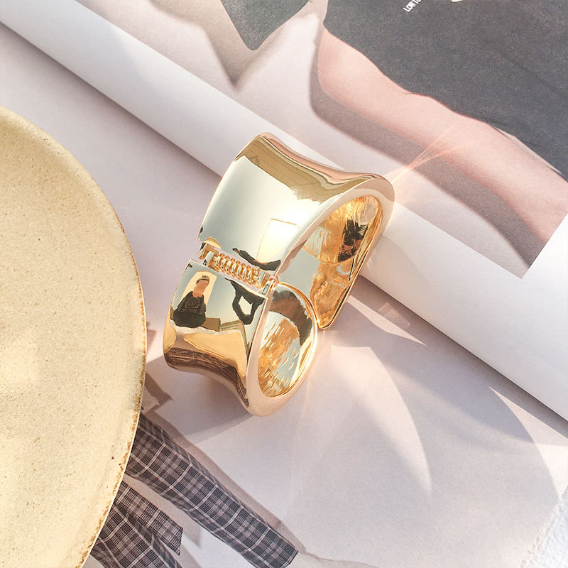 new gold-plated asymmetrical leaf shape unilateral polka dot bracelet