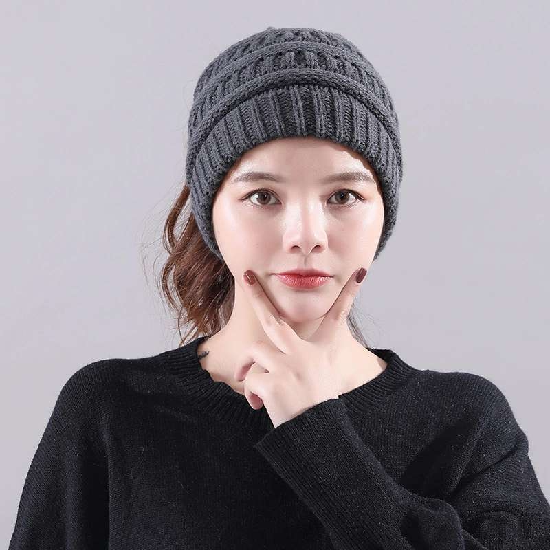 Gorro de lã grosso e quente para atividades ao ar livre no inverno, estilo pulôver esportivo, com abertura para rabo de cavalo._voghion.com
