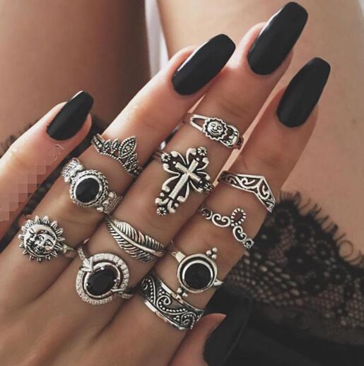 40g Weight Alloy Material Geometric Pattern Women'S Gender Plating Design Fashion Style Fashion Vintage Carved Sun Feather Cross Black Gem Ring 11 Piece Set Set 2