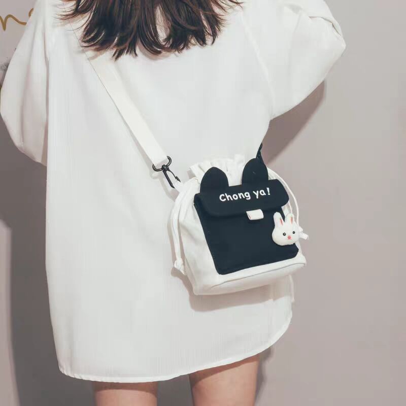 "2020 New style canvas bags for foreign trade, Korean style creative and fashionable shoulder bags, crossbody bags, one-piece consignment. undefined