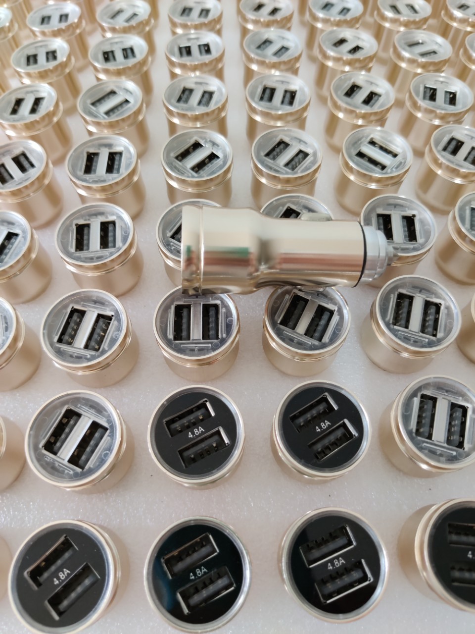 F2车载充电器 4.8A大电流手机充电器通用