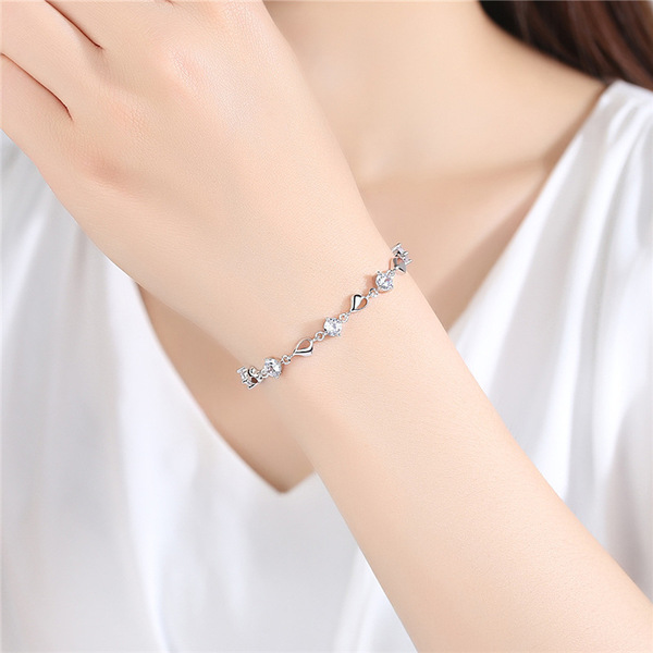 Copper bracelet heart shaped with zircon
