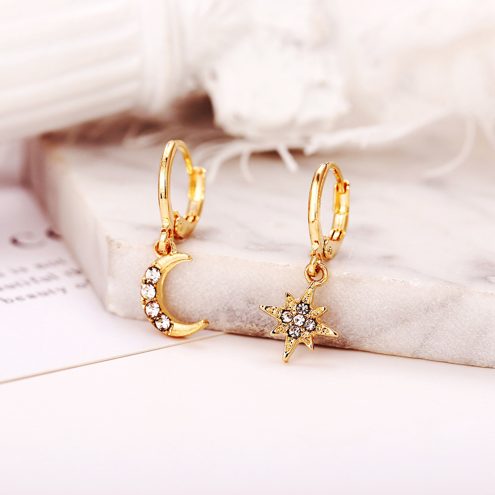 New Fashion Asymmetric Star Moon Retro Alloy Gold Earrings For Women Wholesale display picture 6