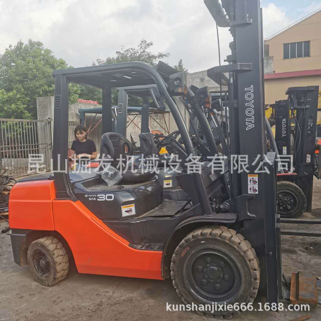 二手丰田3吨3节门架，带中杠带侧移，现货转让