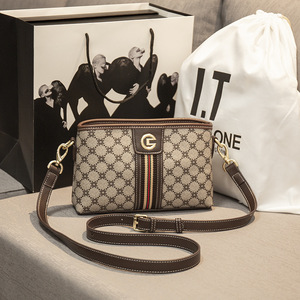 香港代购小众品牌真皮女包2020新款斜挎包高级感贝壳包时尚小包包