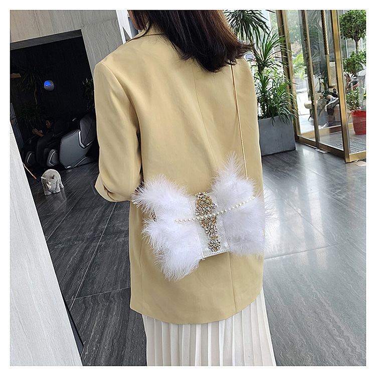 Femmes Petit Fourrure Couleur Unie Vêtement De Rue Strass Perle Carré Couvercle Rabattable Sac Bandoulière display picture 5