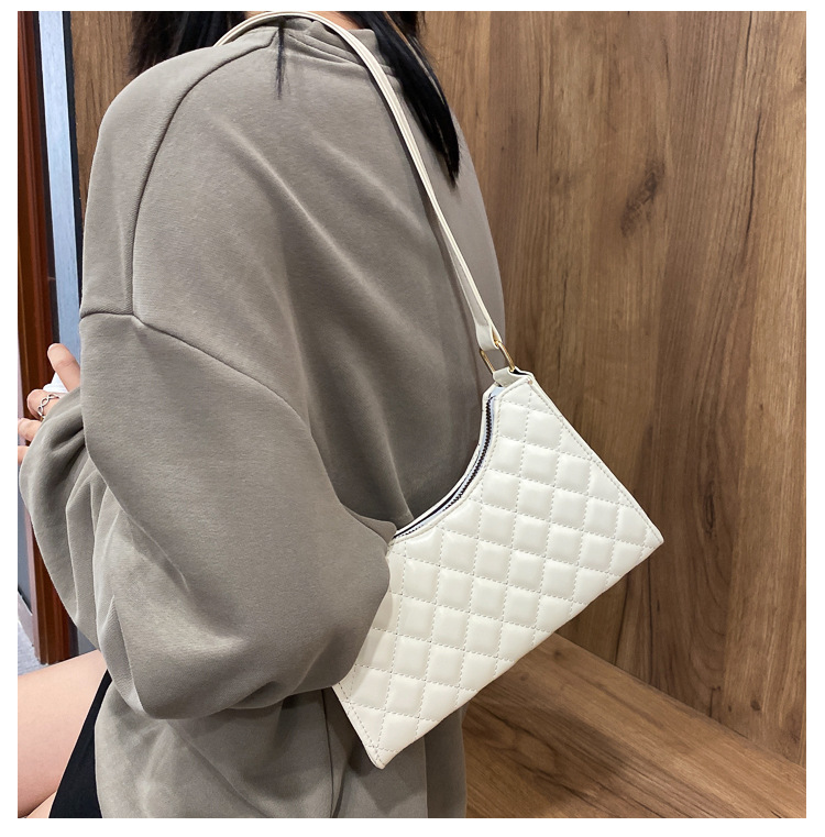 New Chain Fashion Wild Trendy Rhomboid Bag display picture 19