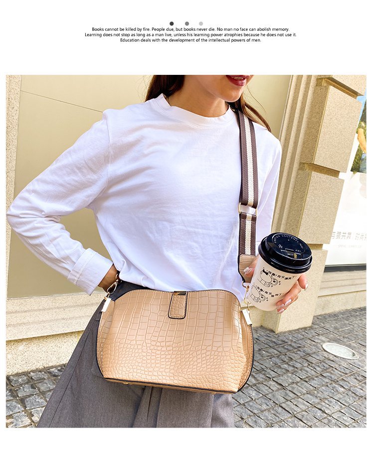 All-match Women's Messenger Bucket Crocodile Pattern One-shoulder Picture Autumn New Messenger Women's Bag display picture 24