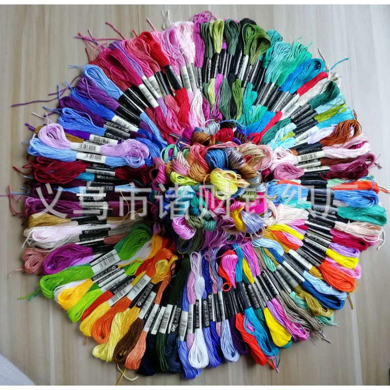 공장 직접 판매 6 주 8 미터 447 색상 크로스 스티치 꽃 DIY 수제 자수 색상 번호와 보조 스레드 일치