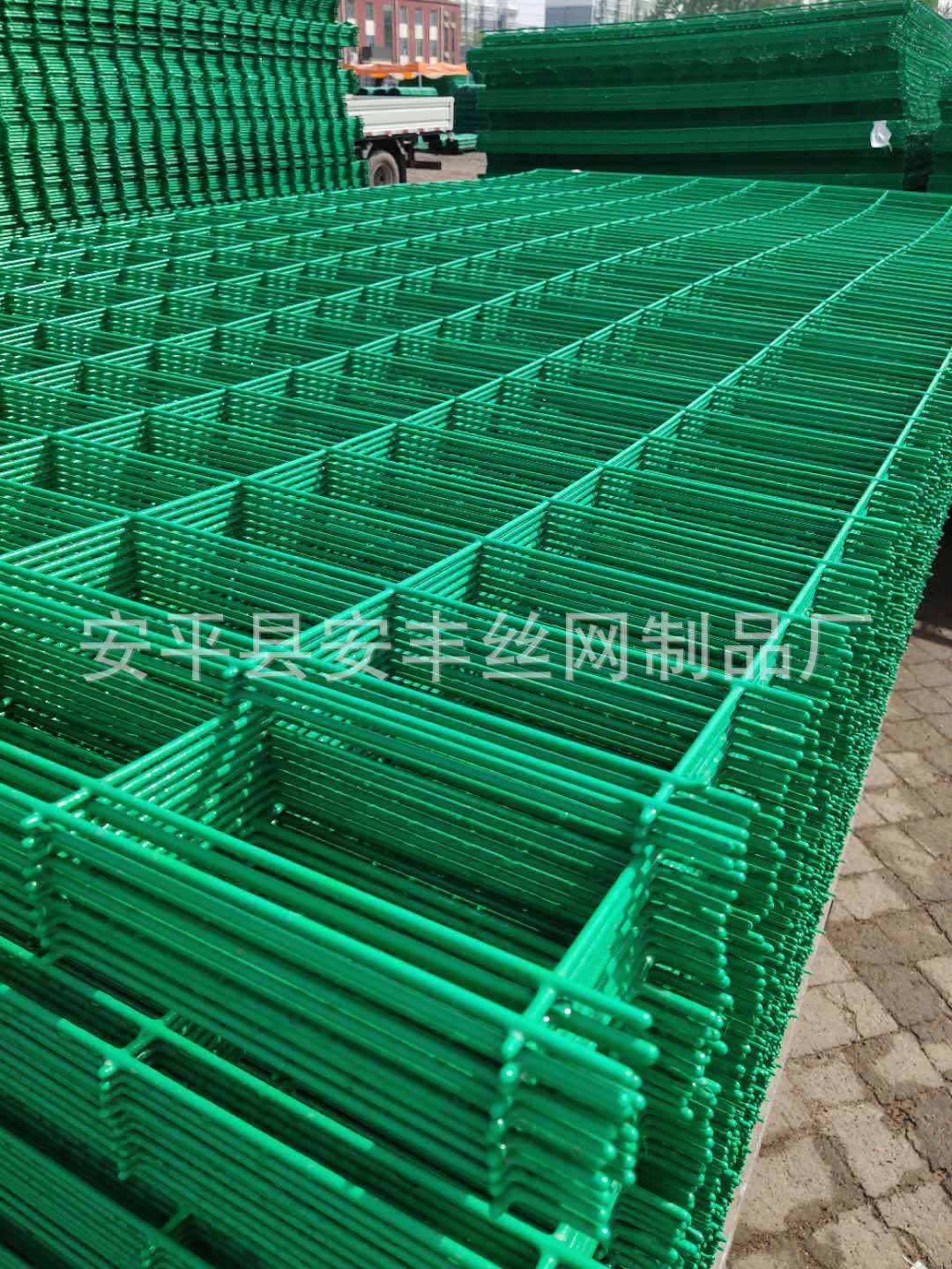 直销铁丝鸡鸭养殖隔离双边丝护栏 园艺防护圈地金属网