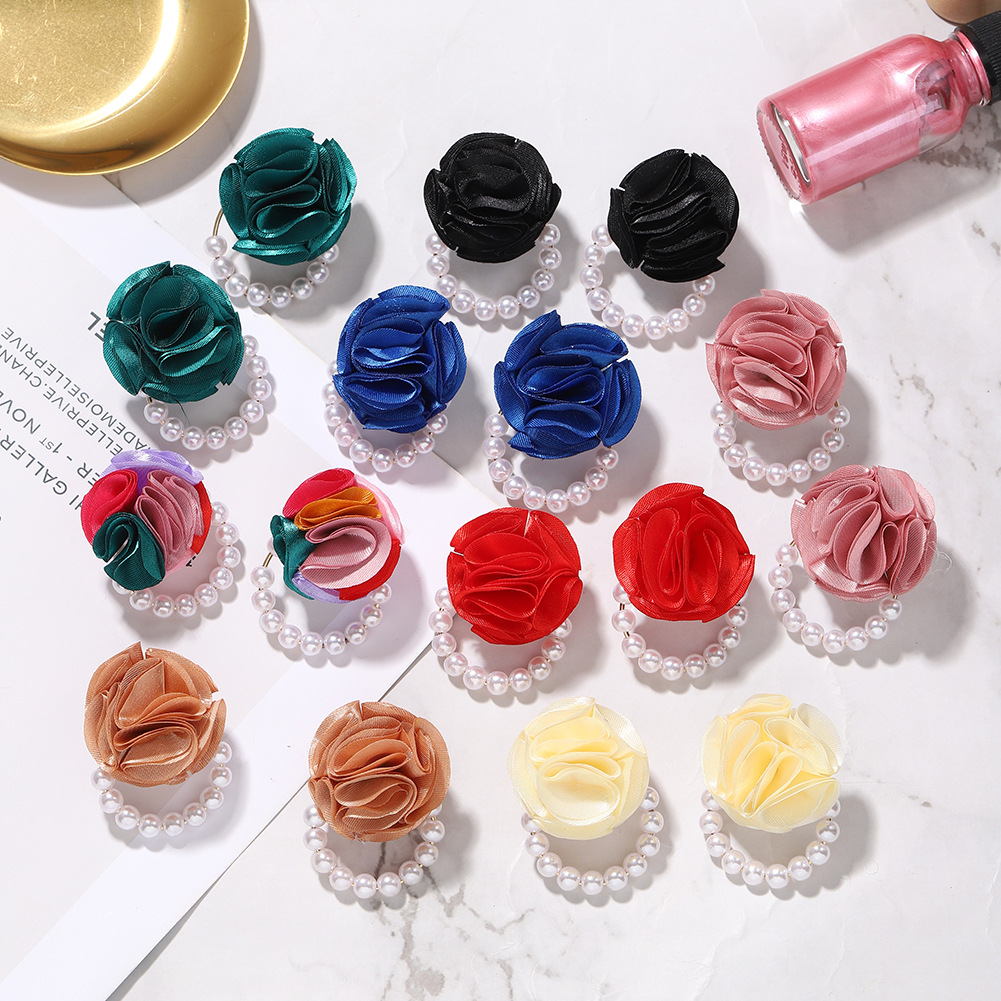 Hot Selling Fashion Simulation Flower Earrings Wholesale display picture 2