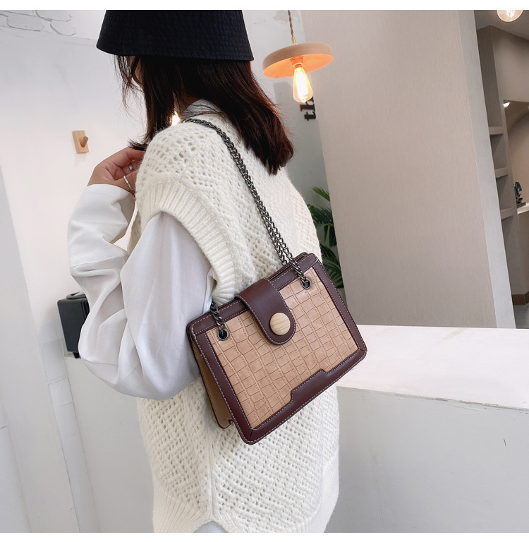Simple Atmospheric Casual  Fashion All-match Large-capacity  Casual Square Bag display picture 21